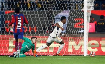 ريال مدريد يثأر من برشلونة برباعية ويتوج بالسوبر الإسباني