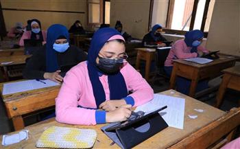   طلاب أولى ثانوي يؤدون امتحان العربي و الكيمياء بـ القاهرة والرياضيات بـ الجيزة