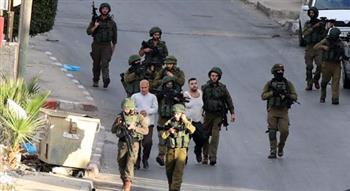   قوات الاحتلال تعتقل 55 فلسطينيًا من مناطق الضفة الغربية