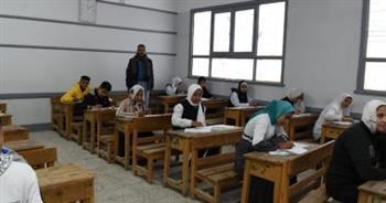  52 ألف طالب وطالبة موزعين على 302 لجنة يؤدون امتحان الشهادة الإعدادية في قنا 