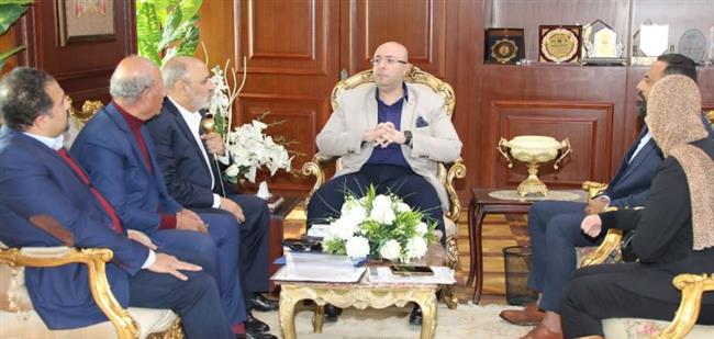 محافظ بني سويف يلتقي رئيس جمعية مستثمري بياض العرب لمناقشة آليات الدفع بوتيرة الاستثمار 