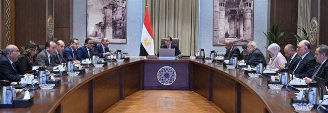رئيس الوزراء يستعرض استراتيجية تطوير المطارات المصرية 