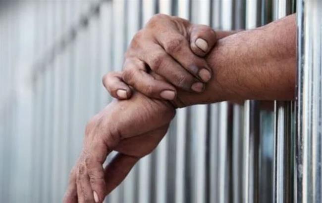 المشدد 7 سنوات لمتهم سرق شخصين بالإكراه في الوراق