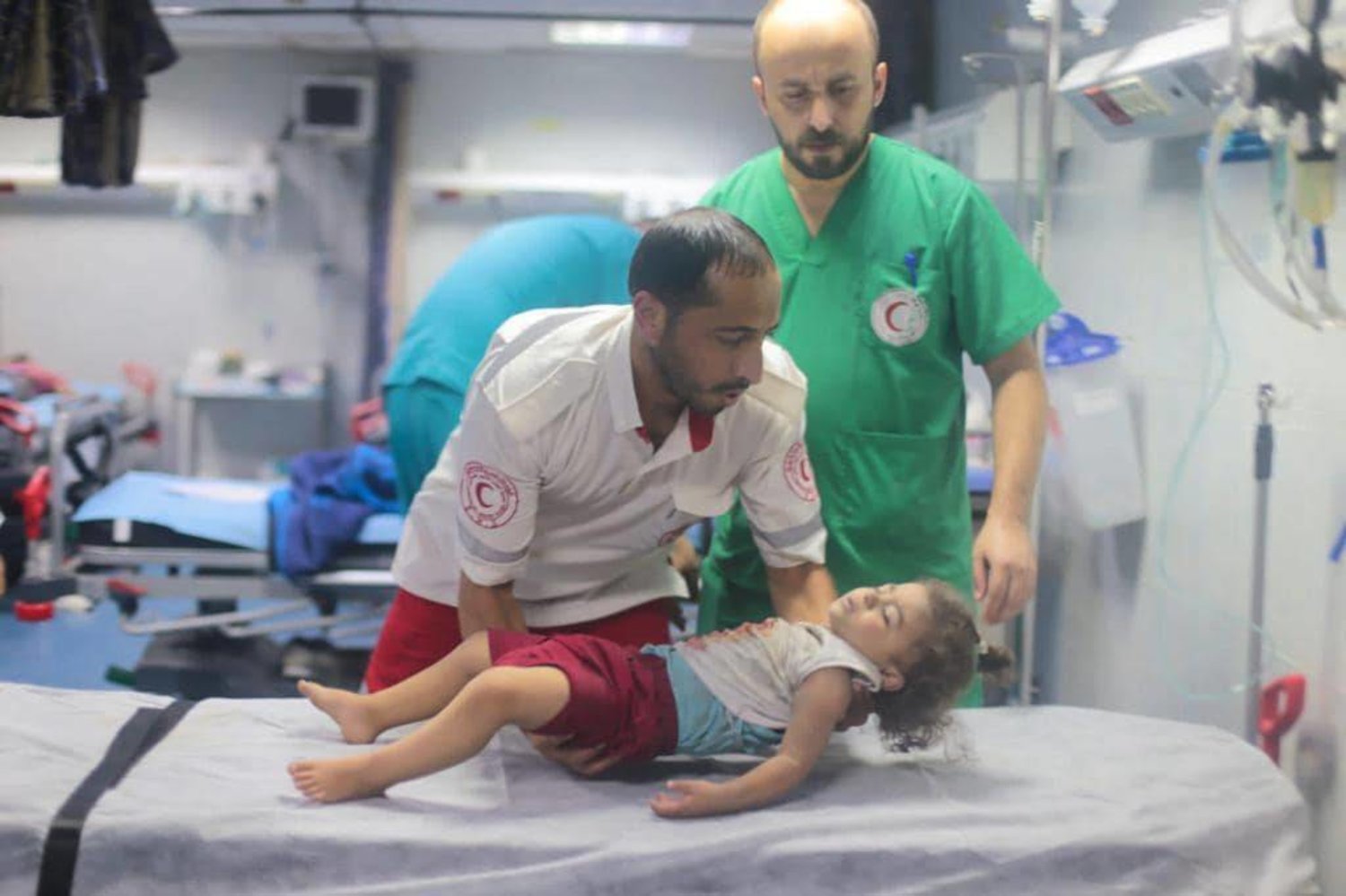 الهلال الأحمر الفلسطيني : لا مكان أمن للأطفال في قطاع غزة على الإطلاق