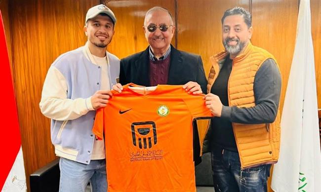 رسمياً.. انتقال محمد عبد الغني مدافع الزمالك إلى البنك الأهلي