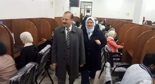 نائب رئيس جامعة بنها يتفقد امتحانات كلية التمريض بمركز الاختبارات الإلكترونية
