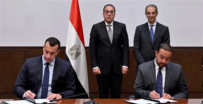 مدبولي يشهد مراسم توقيع منح رخصة تشغيل خدمات الجيل الخامس للتليفون المحمول 