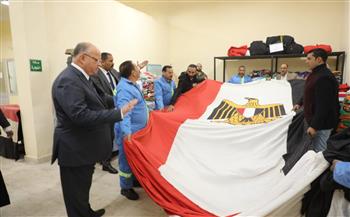   محافظ القاهرة يتفقد ورشة تصنيع الأعلام