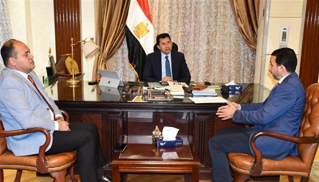 وزير الرياضة يناقش مع رئيس الاتحاد المصري والعربي للبادل الخطط والبرامج المستقبلية للعبة