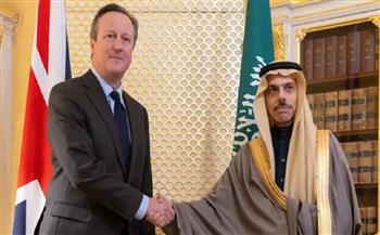 وزيرا خارجيتي السعودية و بريطانيا يبحثان في دافوس تعزيز العلاقات