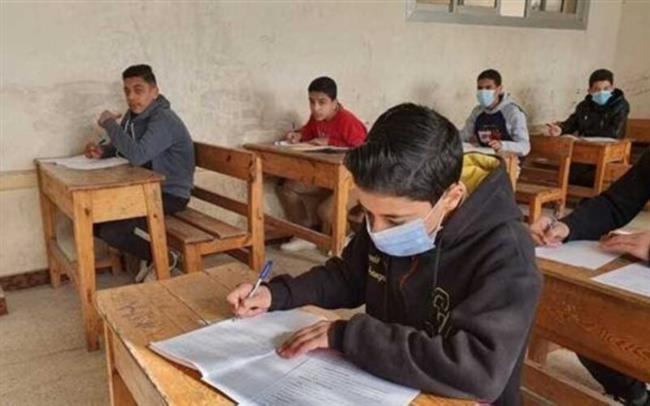 امتحان الصف الثالث الاعدادي .. الطلاب يؤدون "الدراسات" فى القاهرة و"الجبر" بـ الجيزة