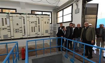 وزير الإسكان يتفقد رافع الصرف الصحى الرئيسى بالشروق بعد تطويره 