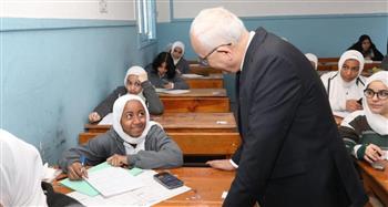   وزير التعليم يتفقد امتحانات الفصل الدراسي الأول للشهادة الإعدادية بالجيزة
