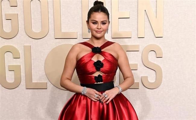 سيلينا جوميز تختار ملابس أنيقة لإخفاء وزنها الزائد 