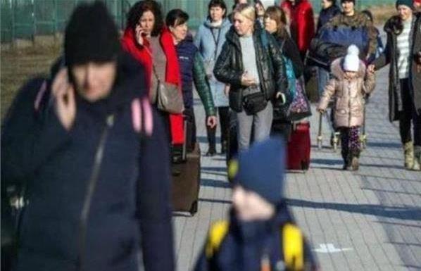 بولندا تستقبل 20 ألفا و700 لاجىء من أوكرانيا خلال الـ 24 ساعة الماضية