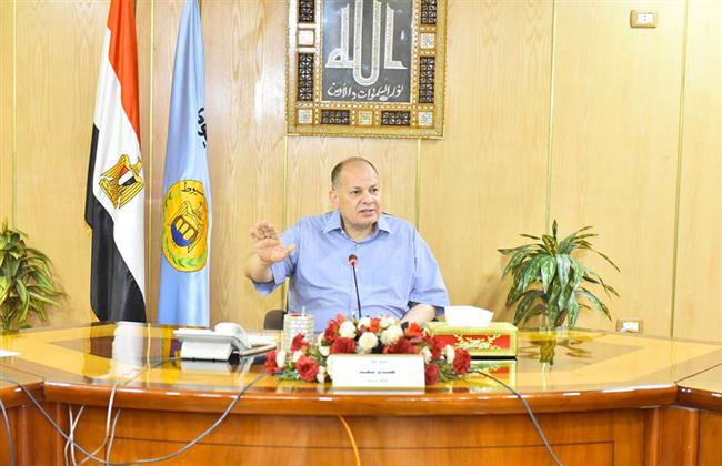 محافظ أسيوط يكلف رؤساء المراكز بمراجعة الإعلانات بالشوارع والميادين