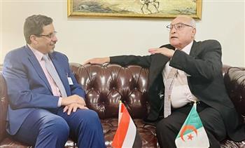 وزير الخارجية اليمني يبحث مع نظيره الجزائري التعاون الثنائي والتطورات الإقليمية