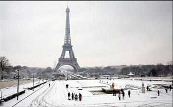 تباين الطقس في فرنسا ما بين ثلوج وبرد في الشمال ودرجات حرارة مرتفعة في الجنوب