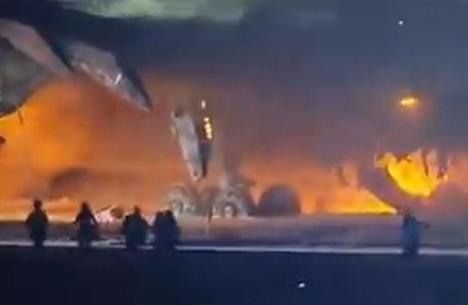 "القاهرة الإخبارية": حريق مطار هانيدا نجم عن اصطدام طائرتي الخطوط الجوية اليابانية وخفر السواحل