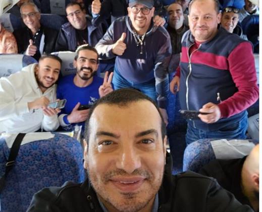 بالصور.. مصر للطيران تنقل نجوم كاسيت 90 إلى الرياض 