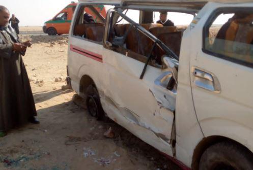 إصابة 14 شخصًا في انقلاب "ميكروباص" على الطريق الصحراوي الغربي بنجع حمادي 