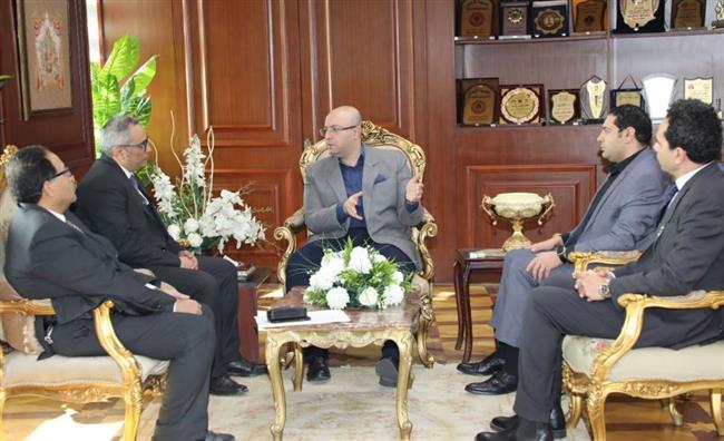 محافظ بني سويف ورئيس قصور الثقافة يناقشان الموقف التنفيذي لمشروعات القطاع