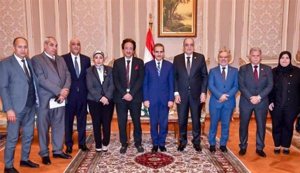 رئيس جامعة طنطا يشارك في اجتماع لجنة "مشروعات النواب "