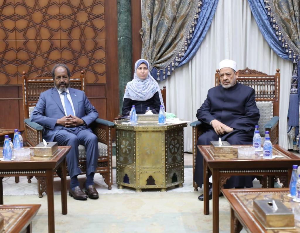 الإمام الأكبر يستقبل الرئيس الصومالي ويؤكد تضامن الأزهر مع الصومال في الحفاظ على وحدة أرضه