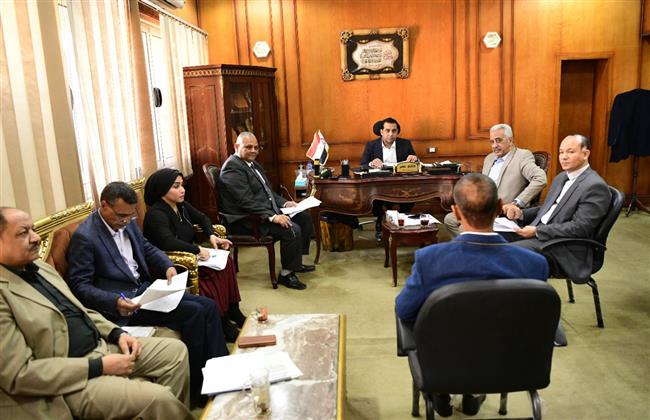 نائب محافظ قنا يترأس لجنة اختيار المتقدمين لشغل الوظائف القيادية
