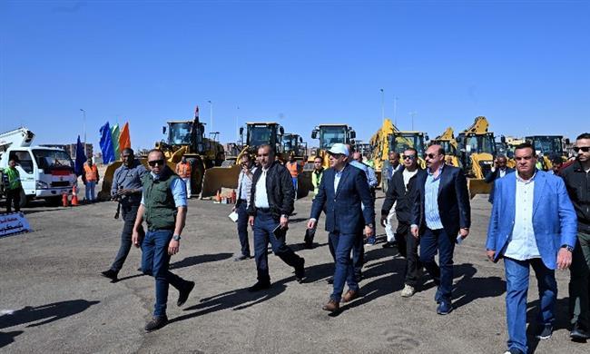 أسوان .. رئيس الوزراء يتفقد مشروع إنشاء مجمع مواقف غرب كوم أمبو