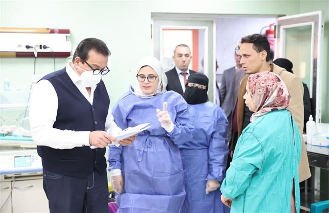 خلال زيارته المفاجئة.. وزير الصحة يحيل مدير مستشفى التأمين الصحي ببني سويف للتحقيق