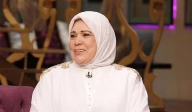 ياسمين الخيام توجه نصيحة للمرأة إذا كانت تسرح فى الصلاة