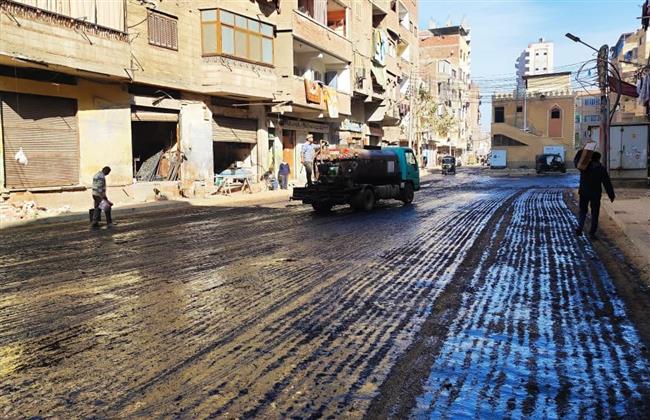 محافظ الغربية يتابع استمرار أعمال الرصف والتطوير بالمحلة والسنطة ليلًا ونهارًا