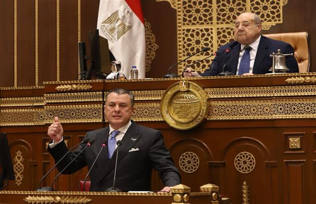وزير السياحة يشارك بالجلسة العامة لمجلس الشيوخ ويستعرض خطط عمل الوزارة