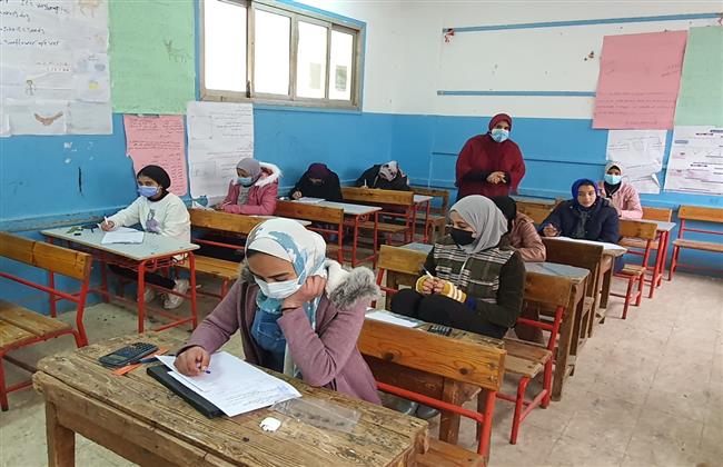 مجازاة معلمة بلجان الشهادة الإعدادية بالفيوم