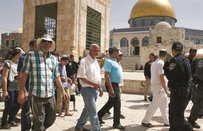 عشرات المستوطنين يقتحمون المسجد الأقصى بحماية شرطة الاحتلال الإسرائيلي
