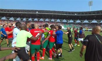 أمم إفريقيا.. "كاف" يحقق في أحداث مباراة المغرب والكونغو الديمقراطية