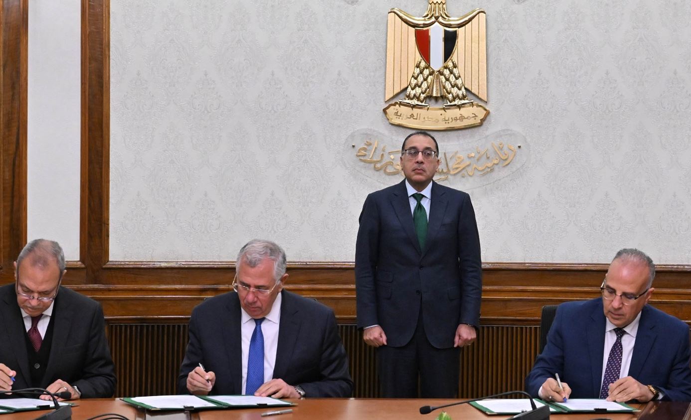 رئيس الوزراء يشهد توقيع بروتوكول تعاون بشأن الاستثمار المشترك لمنطقة الشاليهات بقرية "مرجانة"