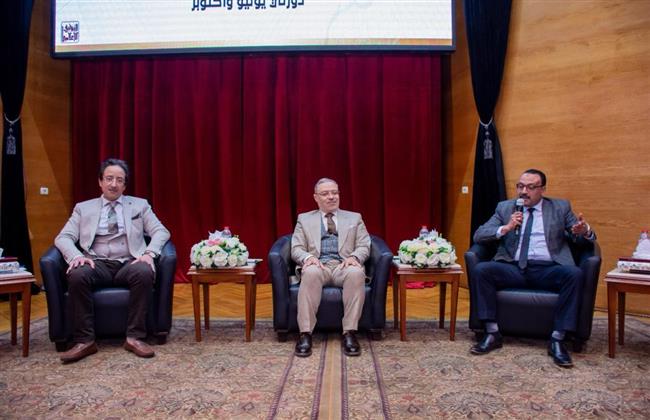 رئيس جامعة طنطا يكرم عمداء ووكلاء الكليات وفرق العمل المشاركة في محو الأمية