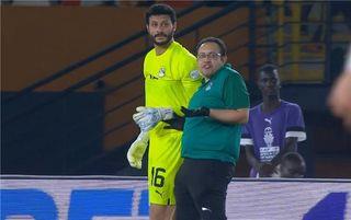 طبيب منتخب مصر: إصابة محمد الشناوي في الكتف.. والأشعة ستحدد مدة غيابه