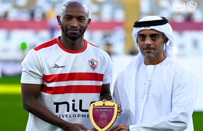 نائب رئيس الوحدة يكرم شيكابالا قبل لقاء الزمالك و أم صلال القطري