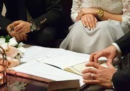 هل يحق للرجل معاشرة زوجته بعد عقد القران؟