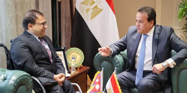 وزير الصحة يستقبل سفير نيبال