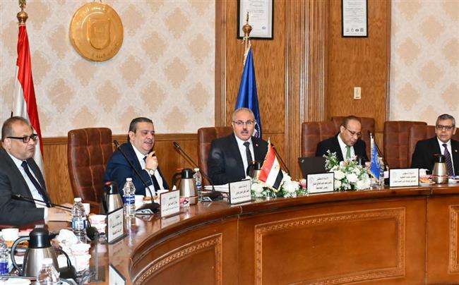 رئيس جامعة قناة السويس يُعلن اعتماد لائحة الدراسات العليا للكلية المصرية الصينية