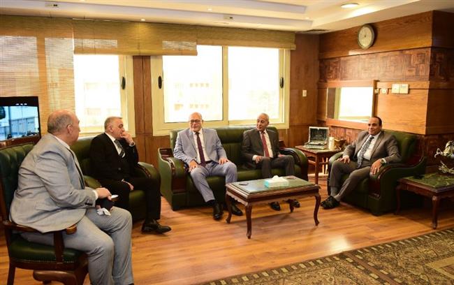 رئيس جامعة سوهاج يترأس الاجتماع الدوري للجنة المنشآت