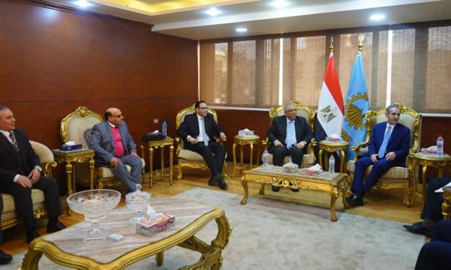 محافظ الغربية يستقبل نائب وزير الصحة لشئون السكان  