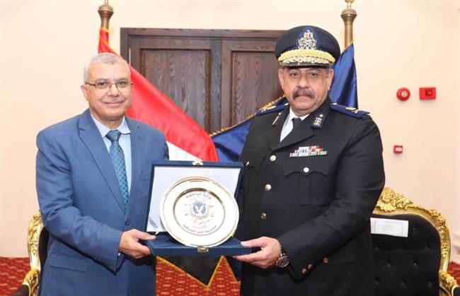 رئيس جامعة الزقازيق يهنىء مدير أمن الشرقية بذكرى عيد الشرطة الـ 72