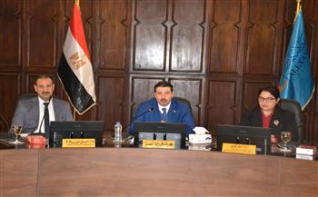   مجلس أمناء جامعة الإسكندرية يتابع الأعمال الإدارية لامتحانات الفصل الدراسي الأول