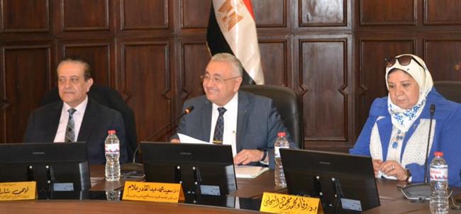 جامعة الاسكندرية تشكل لجنة لتوثيق المقتنيات التراثية للمشاركة فى مسابقة أفضل جامعة صديقة للبيئة