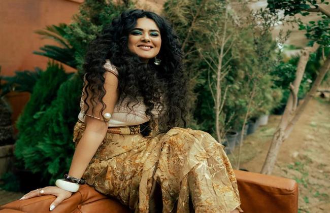 دينا الوديدي تطرح كليب " بندهلك " من ألبومها الجديد